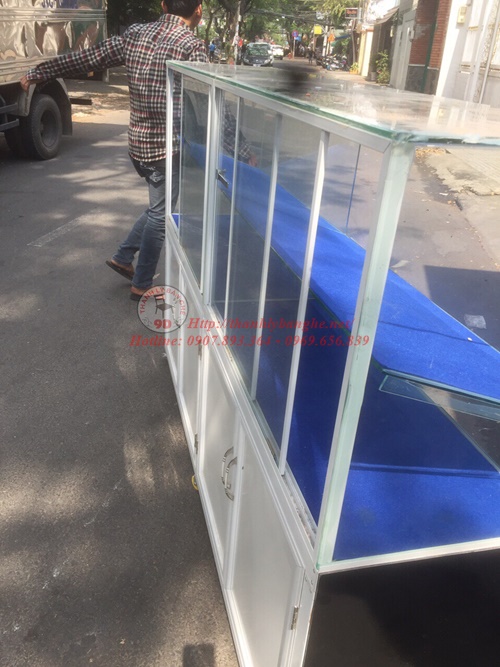thanh lý tủ kiếng trưng bày kính lùa