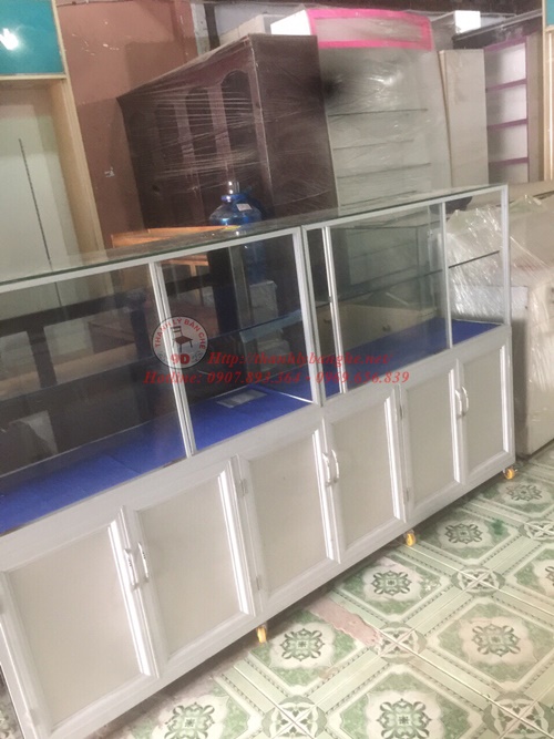 thanh lý tủ kiếng trưng bày kính lùa